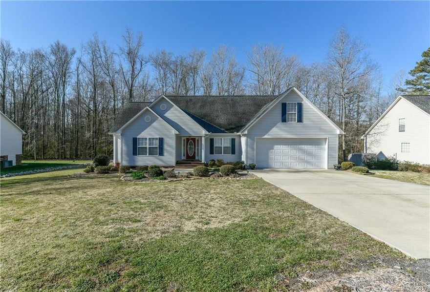 You wont believe this immaculate home tucked on a cul de sac! It looks new with hardwood flooring in the den and all bedrooms.  Open split floor plan.  Screened porch overlooking private backyard.  Unfinished bonus over garage ready to sheetrock.  You will not be disappointed in this home.