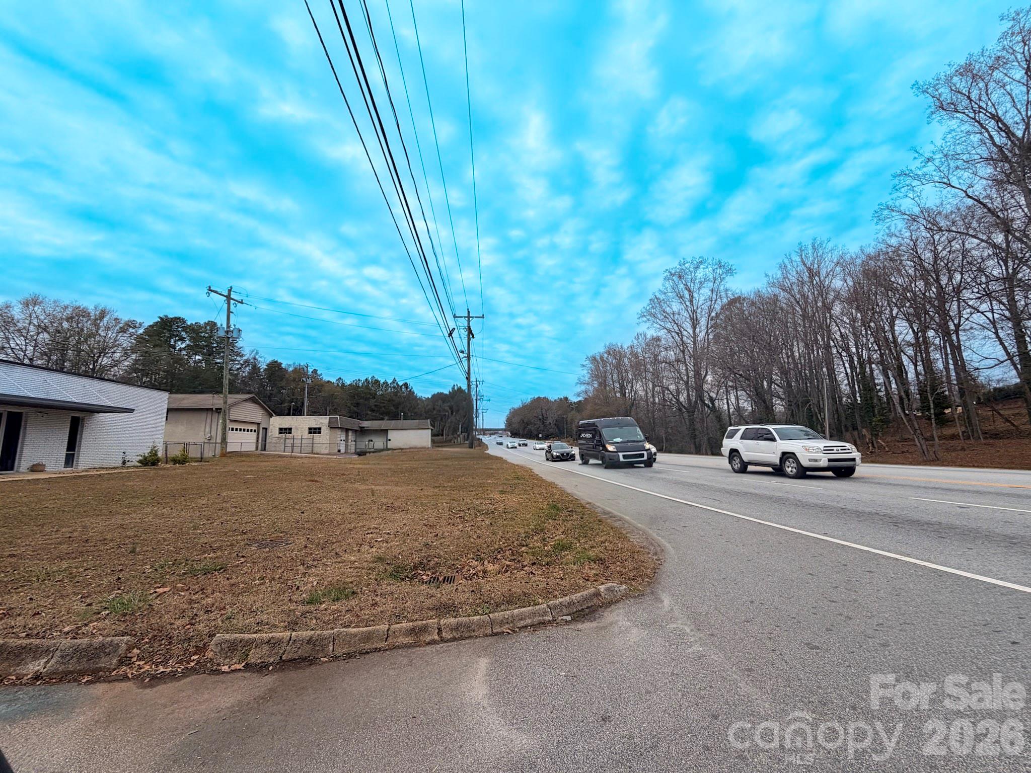 2738B Poinsett Highway