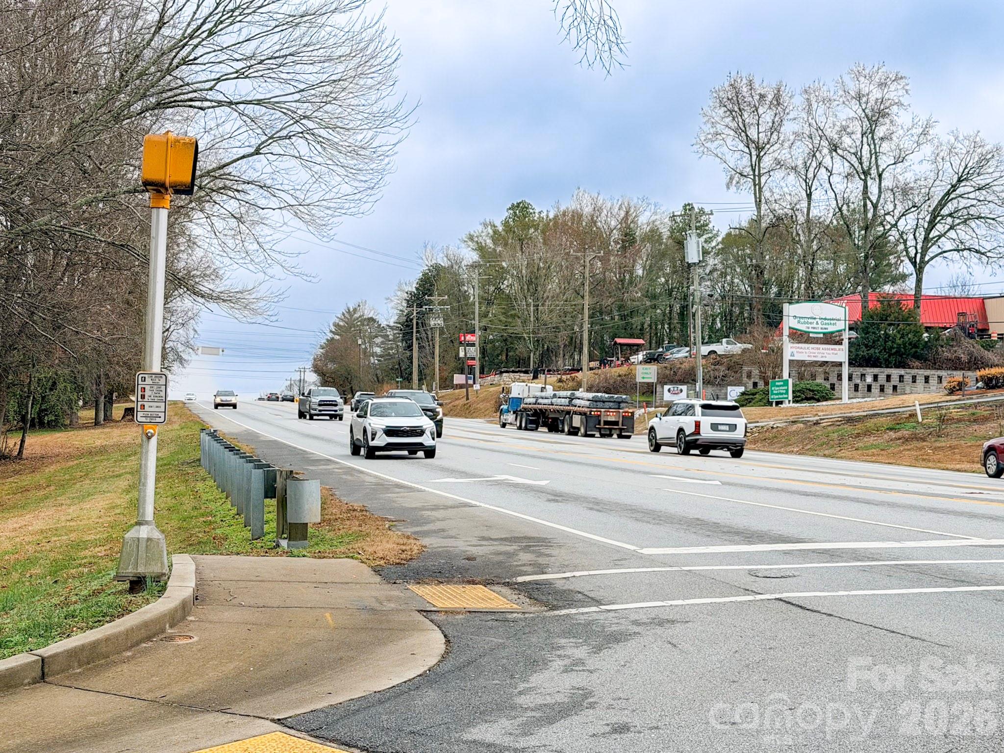 2738B Poinsett Highway