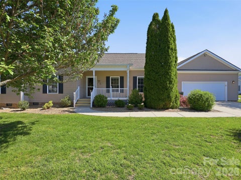 Photo of 209 Beechnut Drive, Hendersonville, NC 28739 (MLS # 4379804)