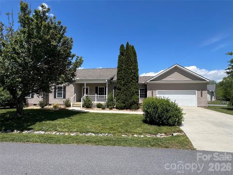 Photo of 209 Beechnut Drive, Hendersonville, NC 28739 (MLS # 4379804)