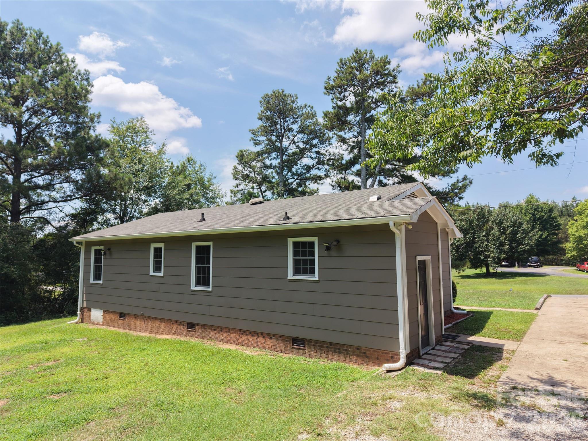 3853 COUNTRY CLUB Road