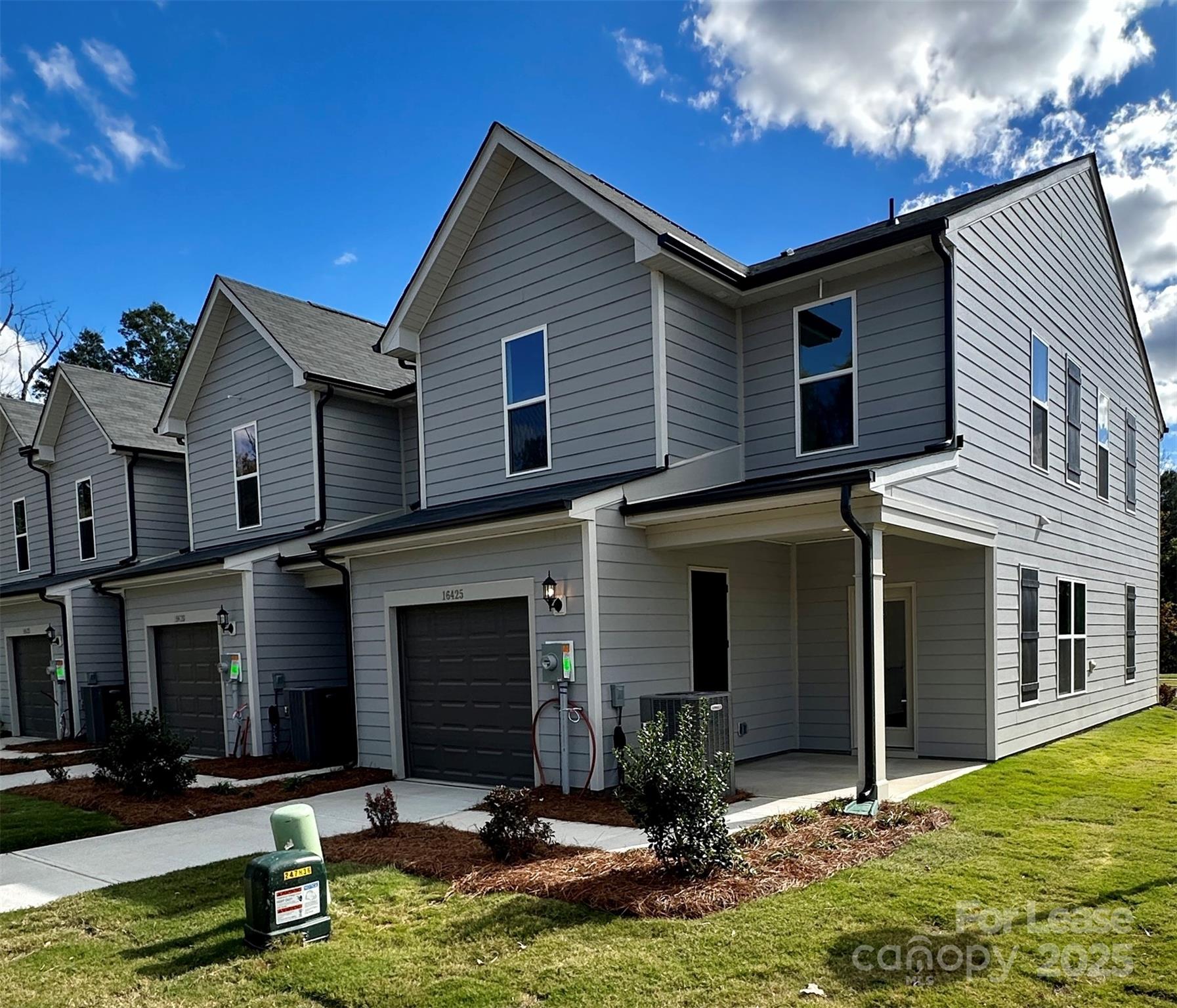 16425 Leading Street