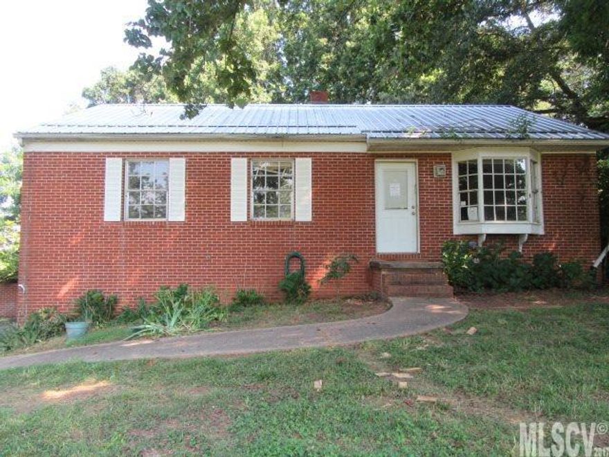 3BR/1.5BA Brick ranch, large LR w/FP, bsmt 1 car garage .  Minutes from downtown Morganton and no city taxes