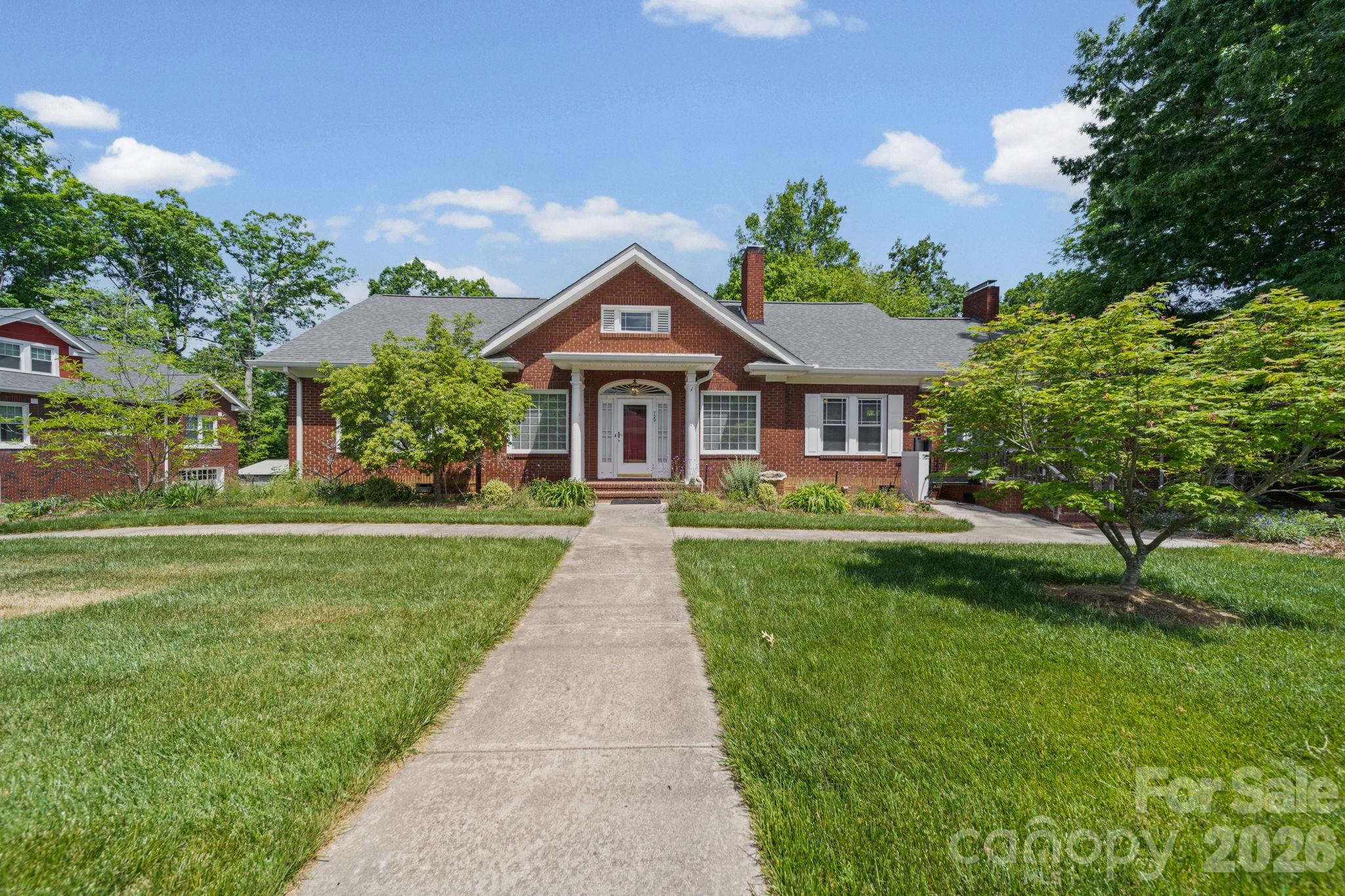 729 Montgomery Avenue