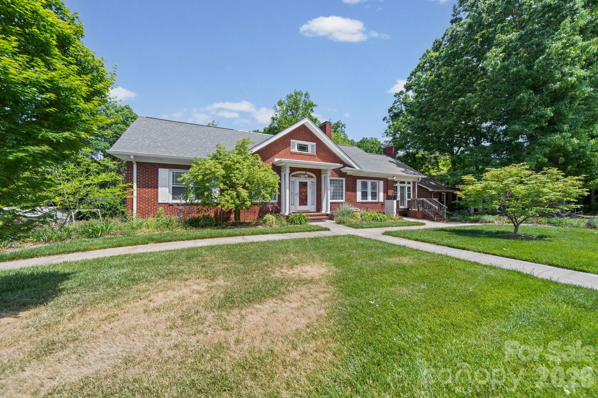 729 Montgomery Avenue