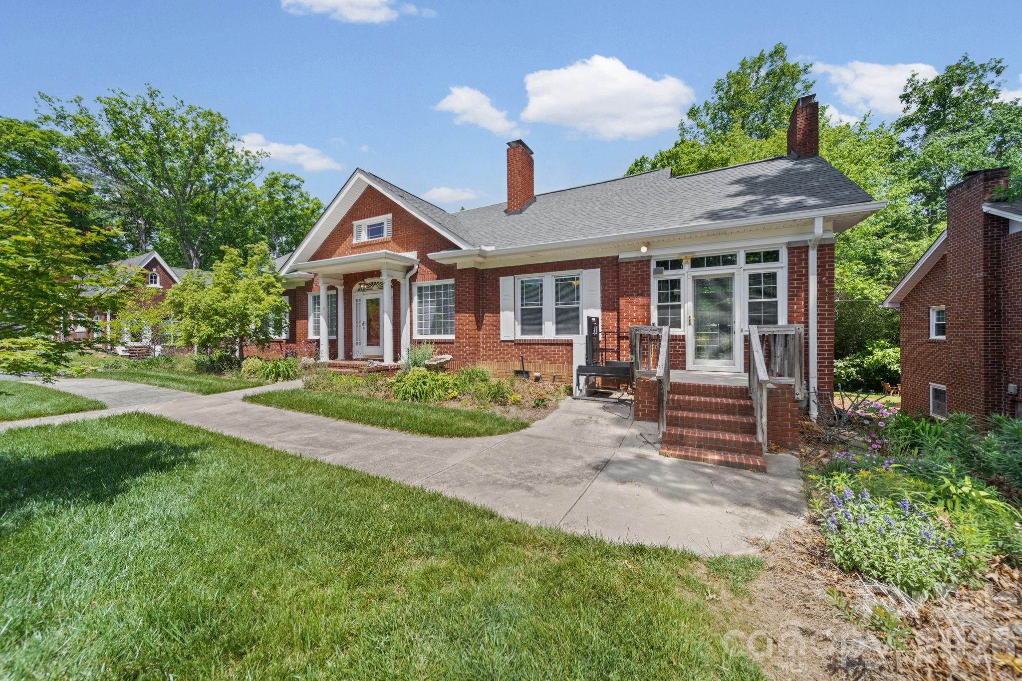 729 Montgomery Avenue