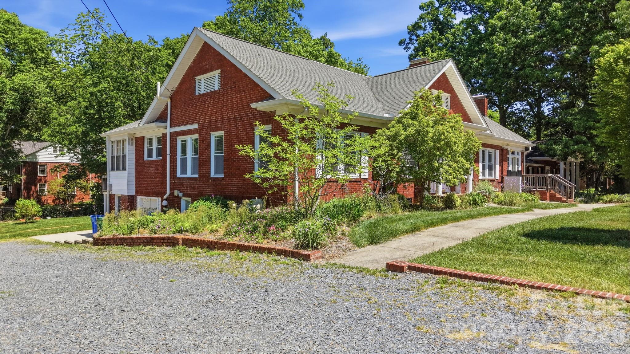 729 Montgomery Avenue