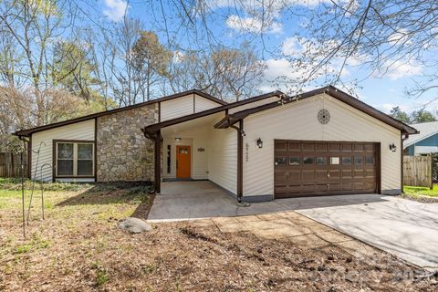 Photo of 6722 Stillmeadow Drive, Charlotte, NC 28277 (MLS # 4360689)