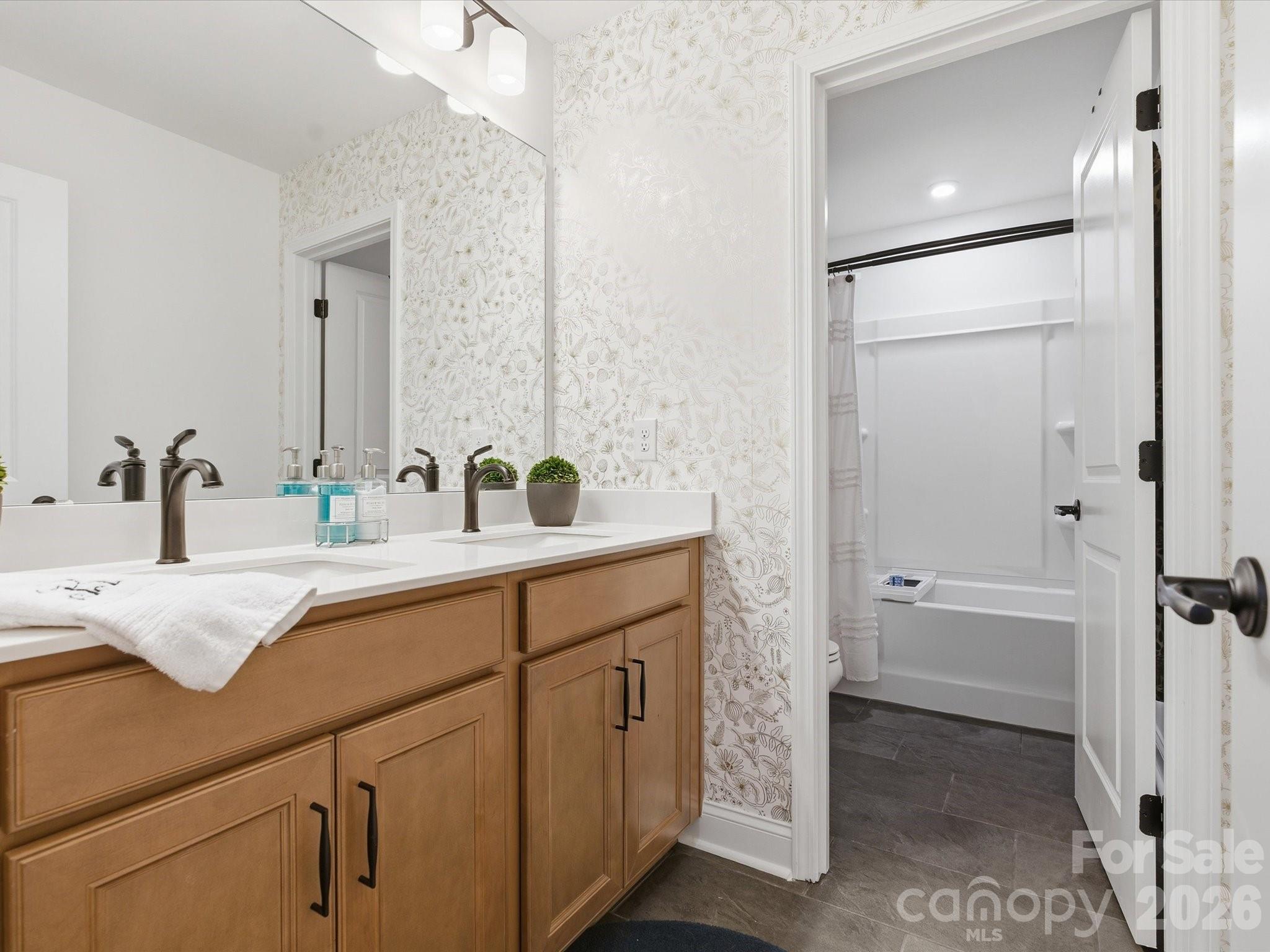 Lakeside Glen - Residential