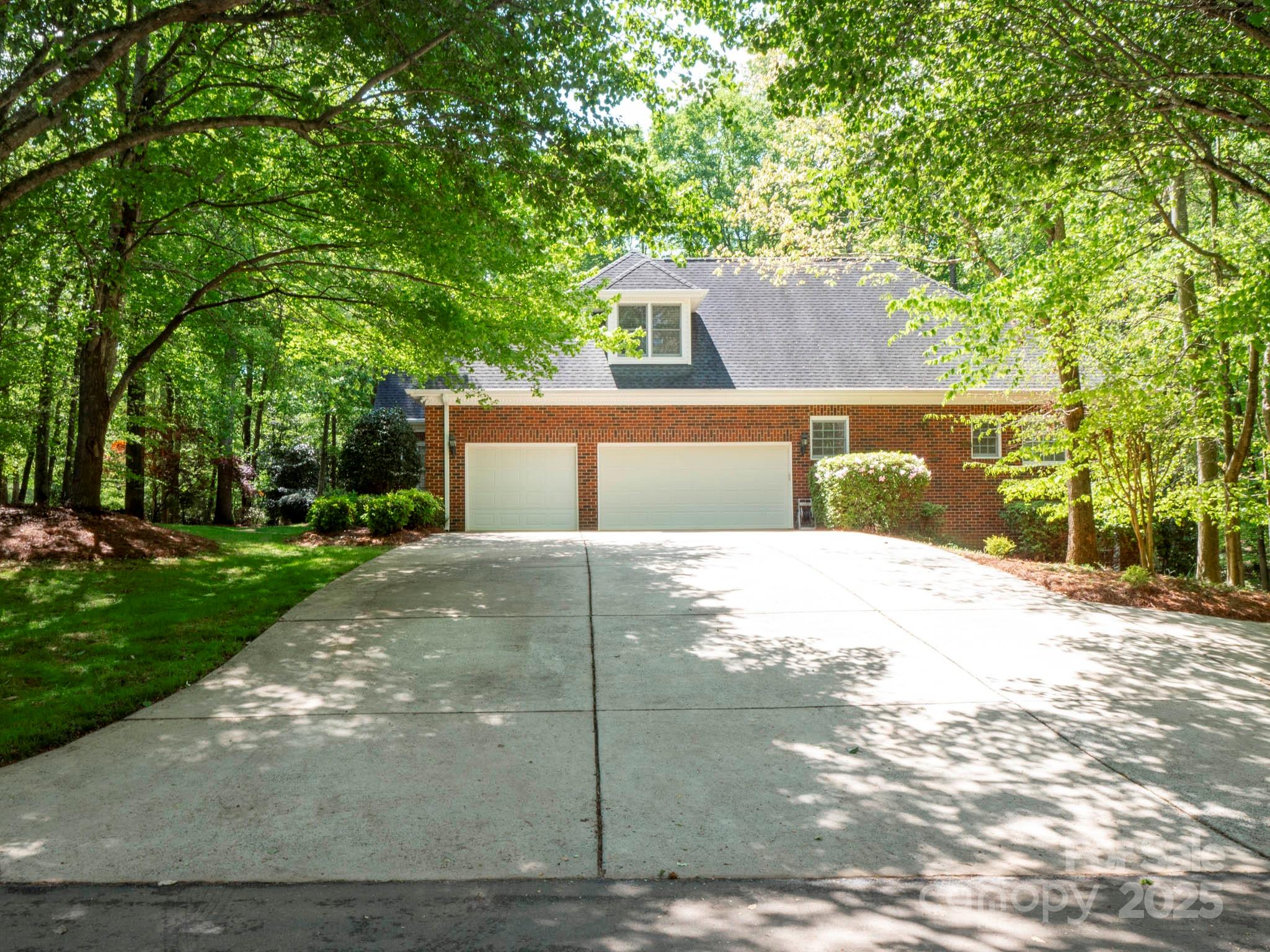 9101 Oak Bluff Court