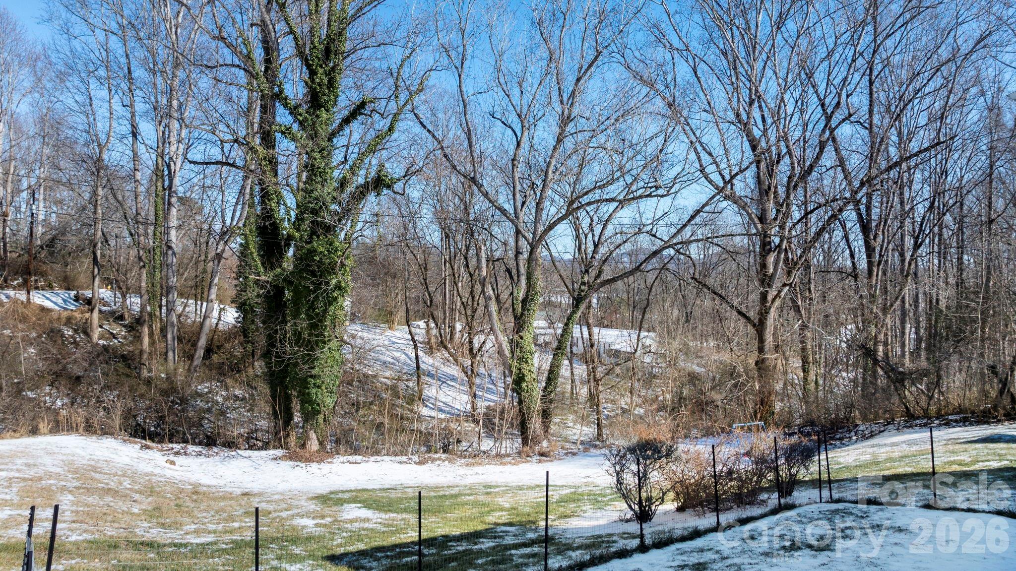 335 Eastview Place NW