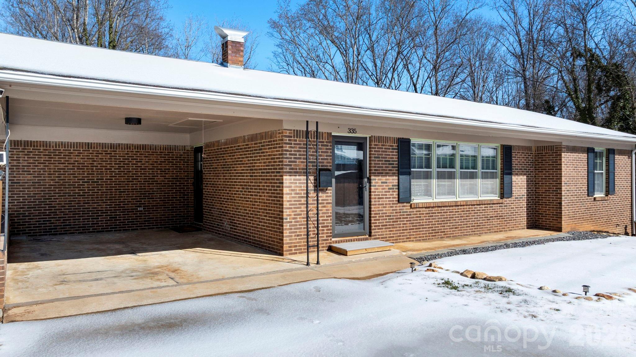 335 Eastview Place NW