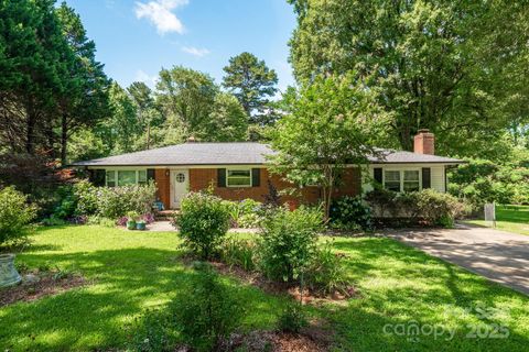 Photo of 2008 Kimway Drive, Matthews, NC 28105 (MLS # 4273104)