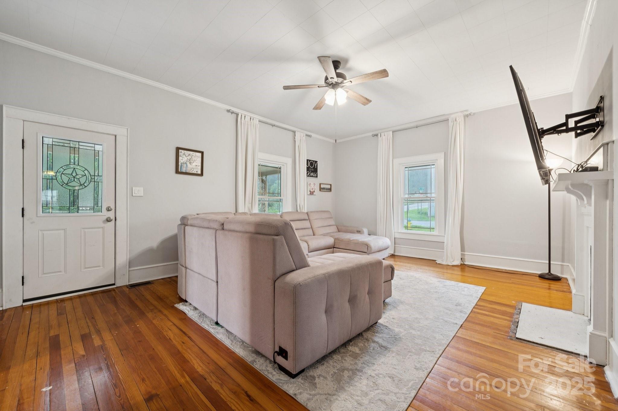 626 Cabarrus Avenue W