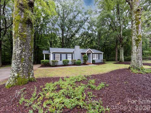 Photo of 3109 Forest Lawn Drive, Matthews, NC 28104 (MLS # 4353965)