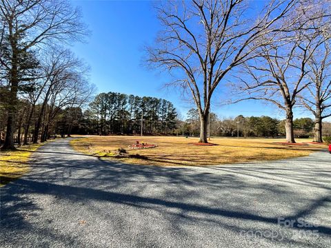 Photo of 3009 Forest Lawn Drive, Matthews, NC 28104 (MLS # 4212041)