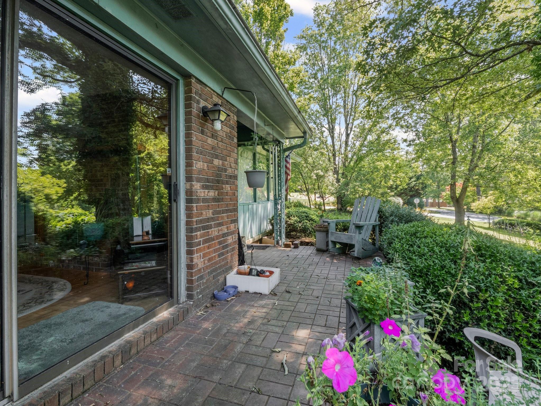 English Hills - Residential