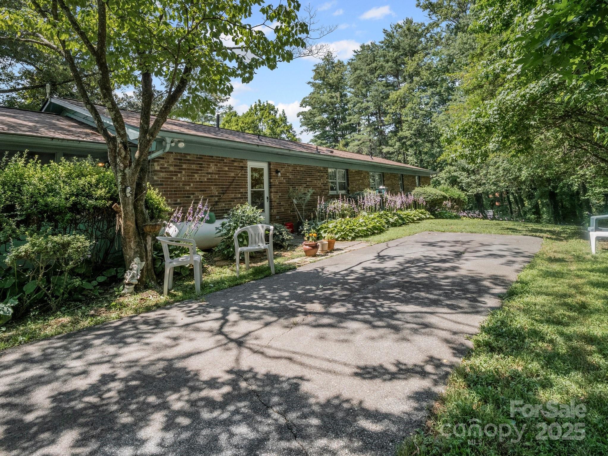 1 Whitehall Lane