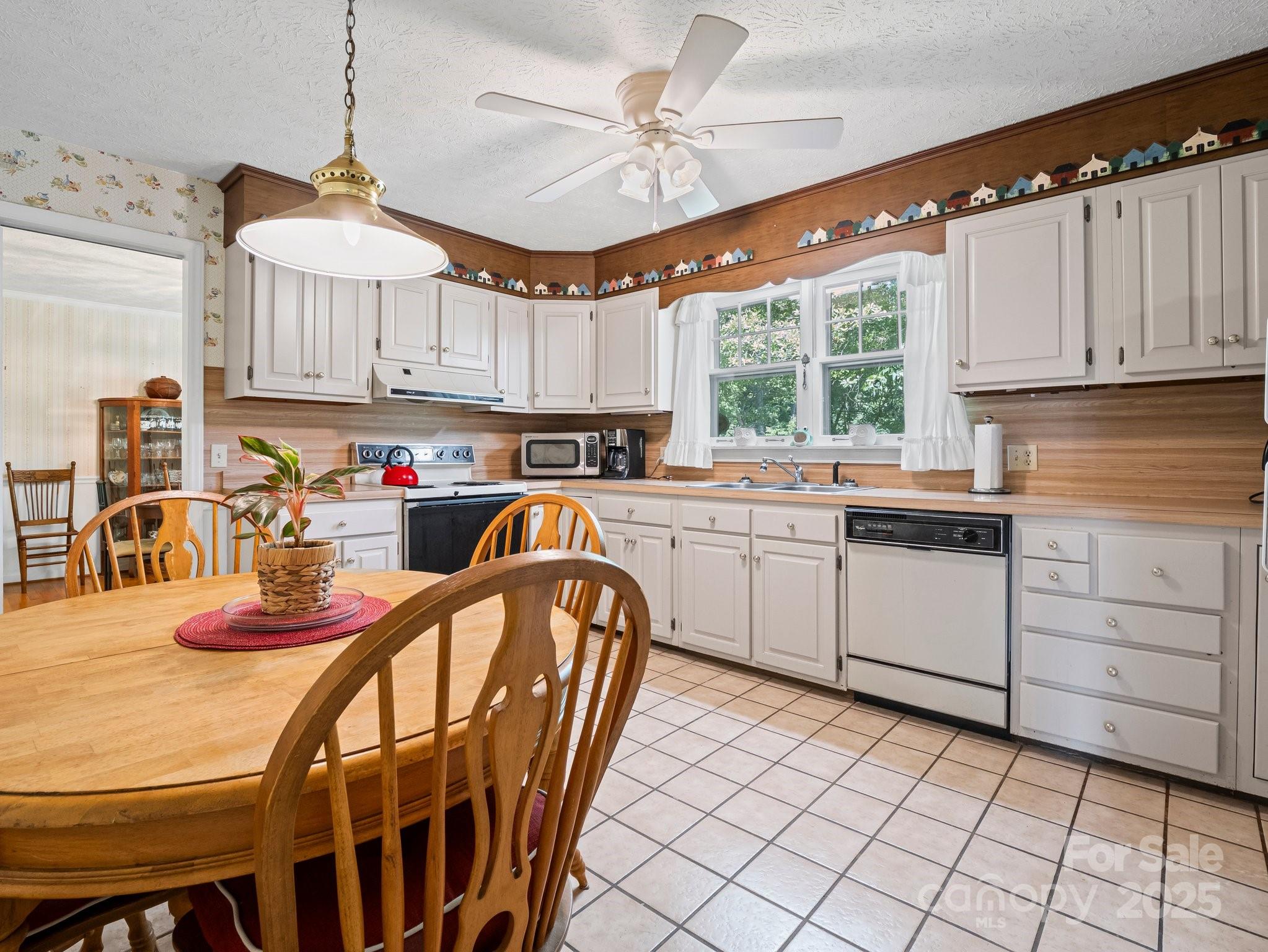 English Hills - Residential