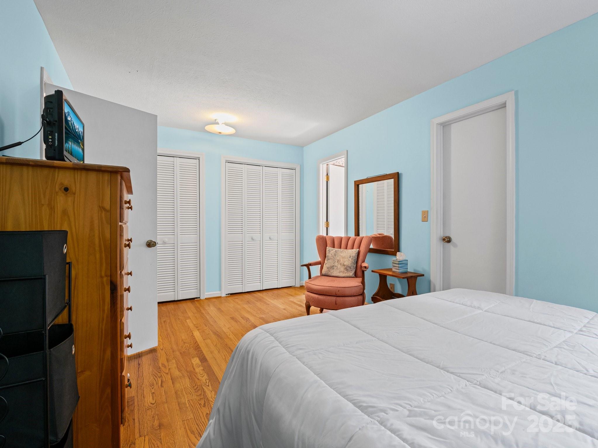 English Hills - Residential