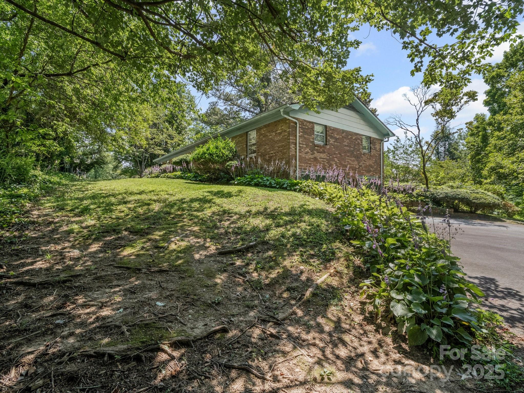 English Hills - Residential