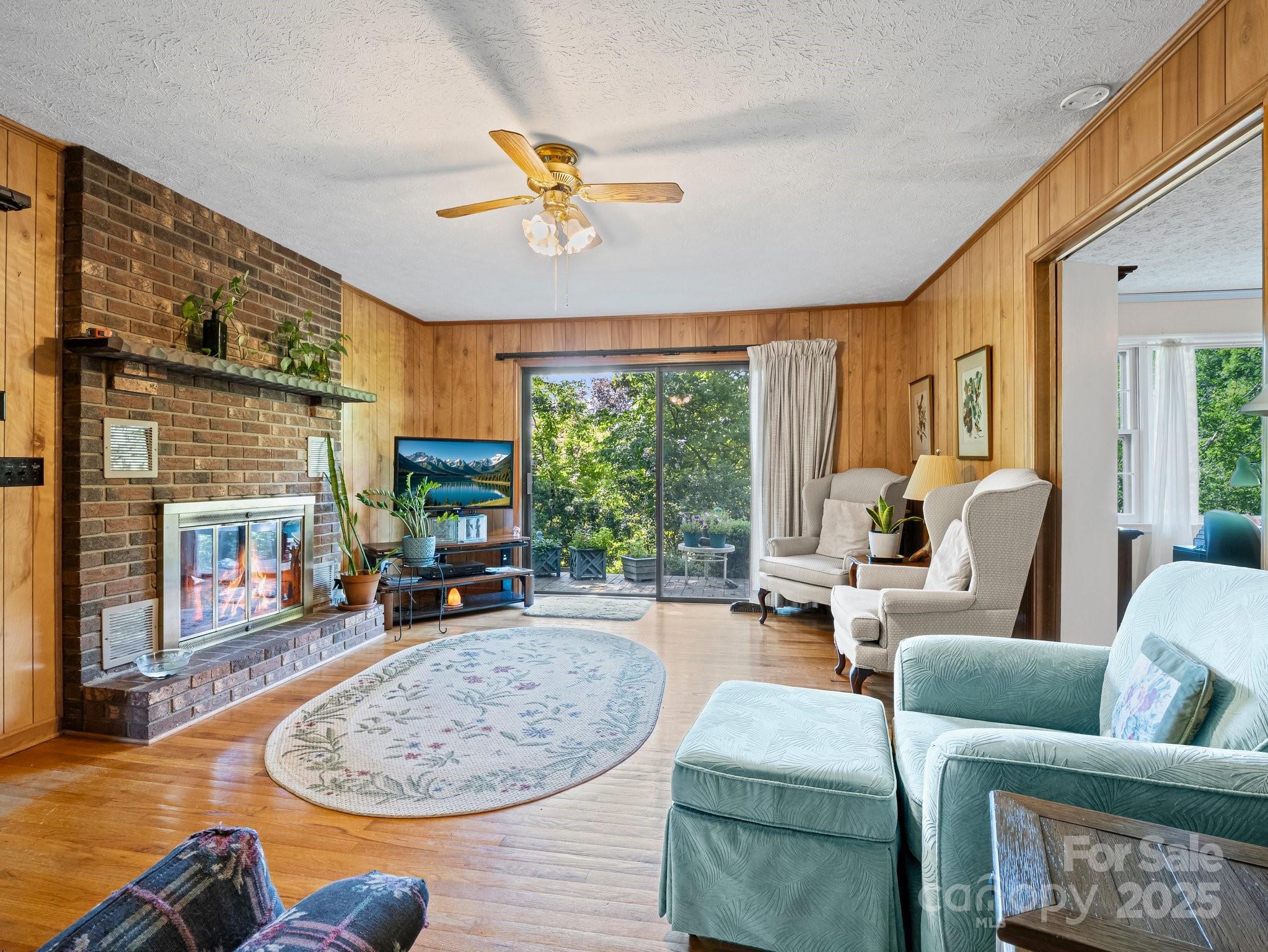 English Hills - Residential