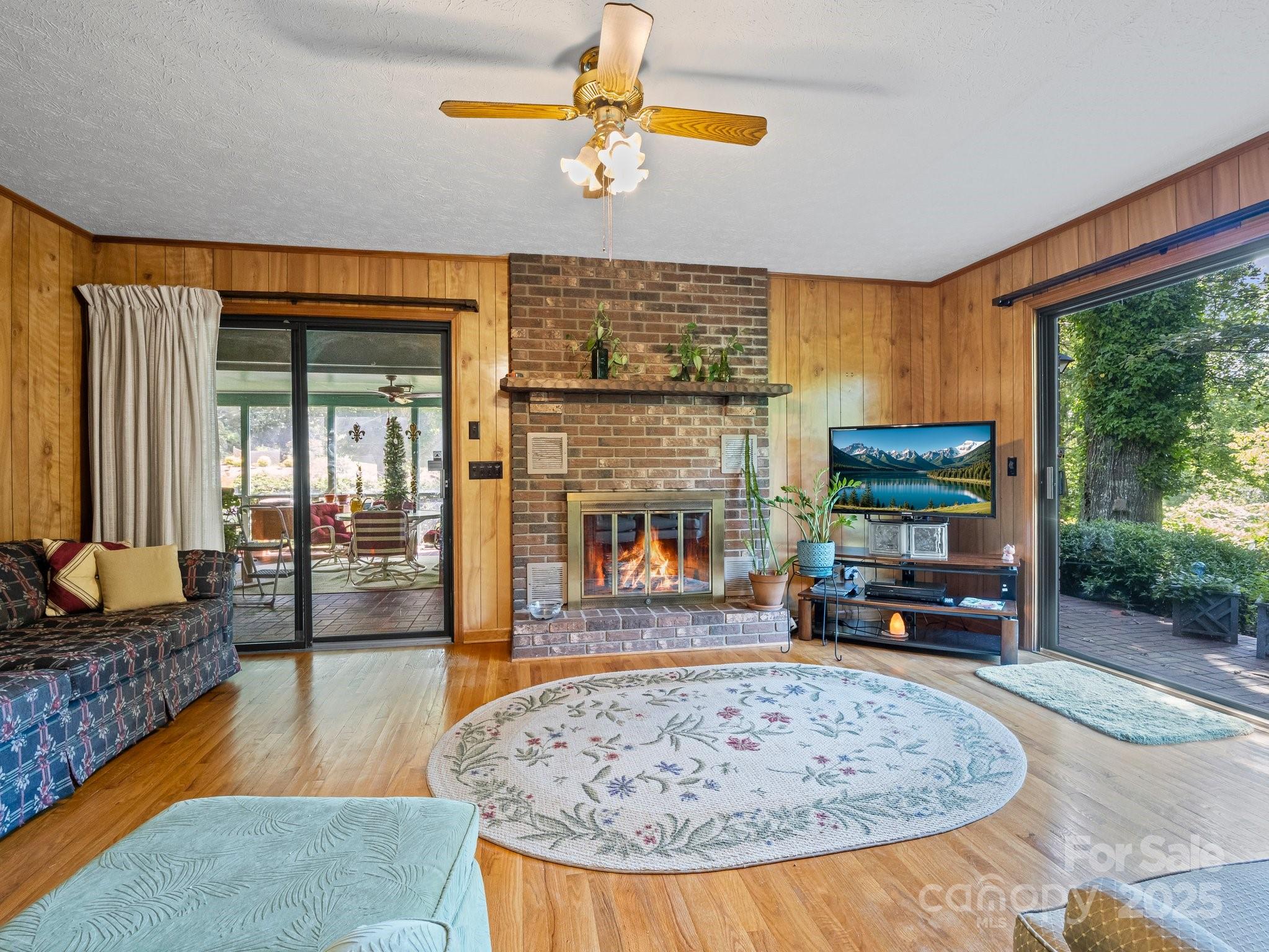 English Hills - Residential