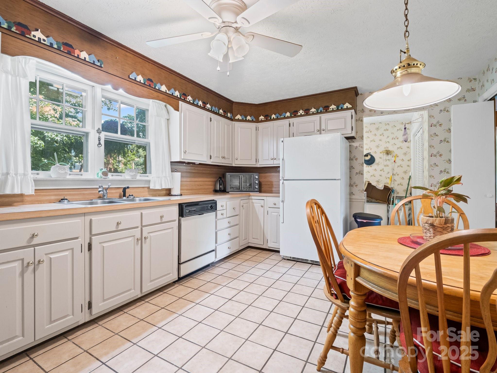 English Hills - Residential