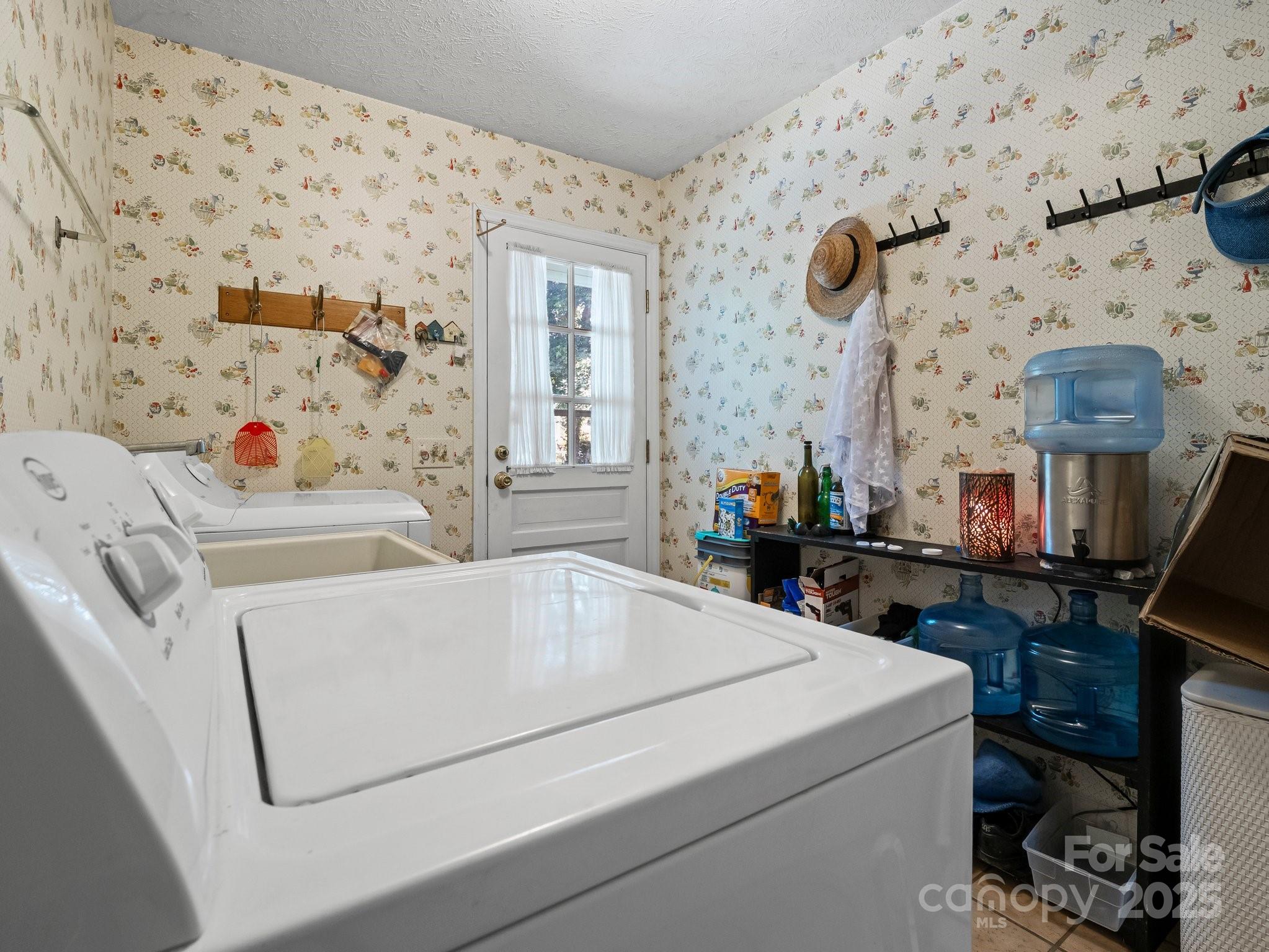 English Hills - Residential