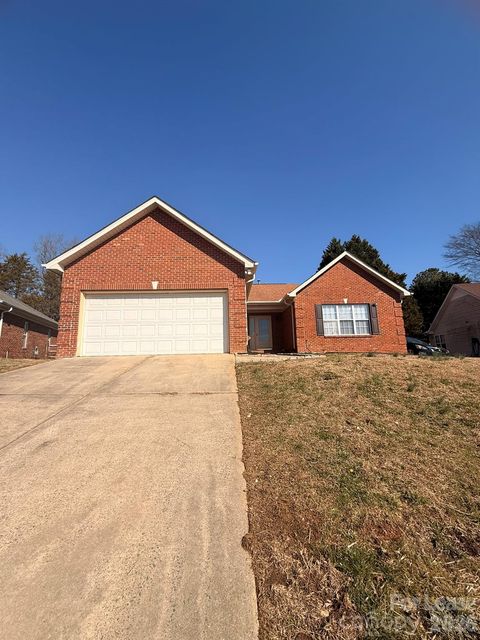 Photo of 4014 Racoon Court, Matthews, NC 28105 (MLS # 4342713)