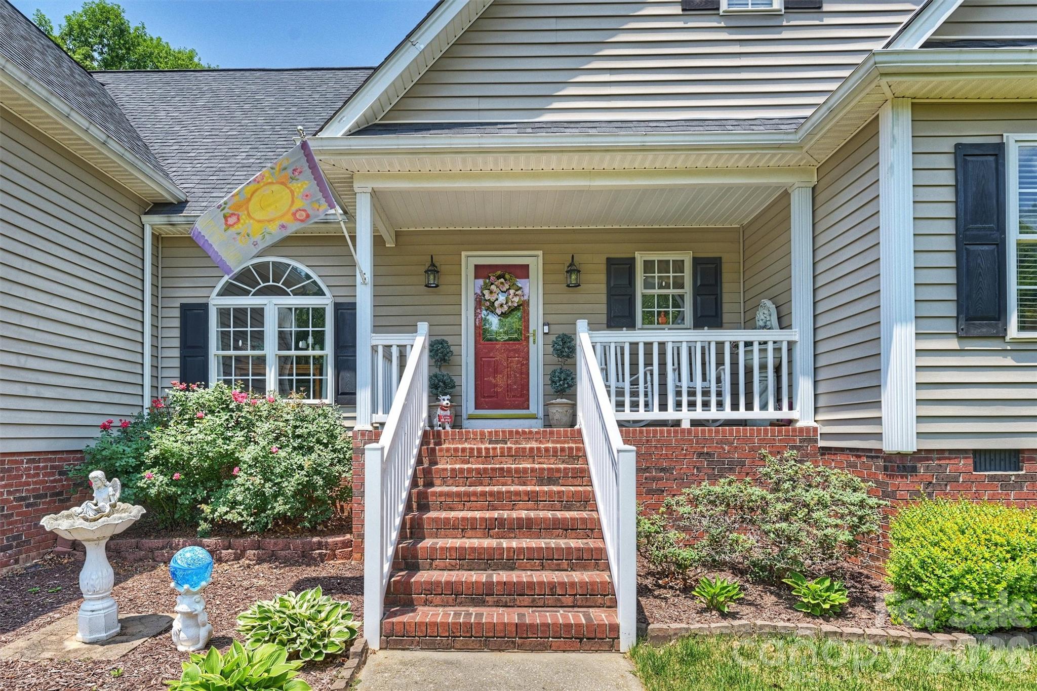 1302 Laurel Woods Drive