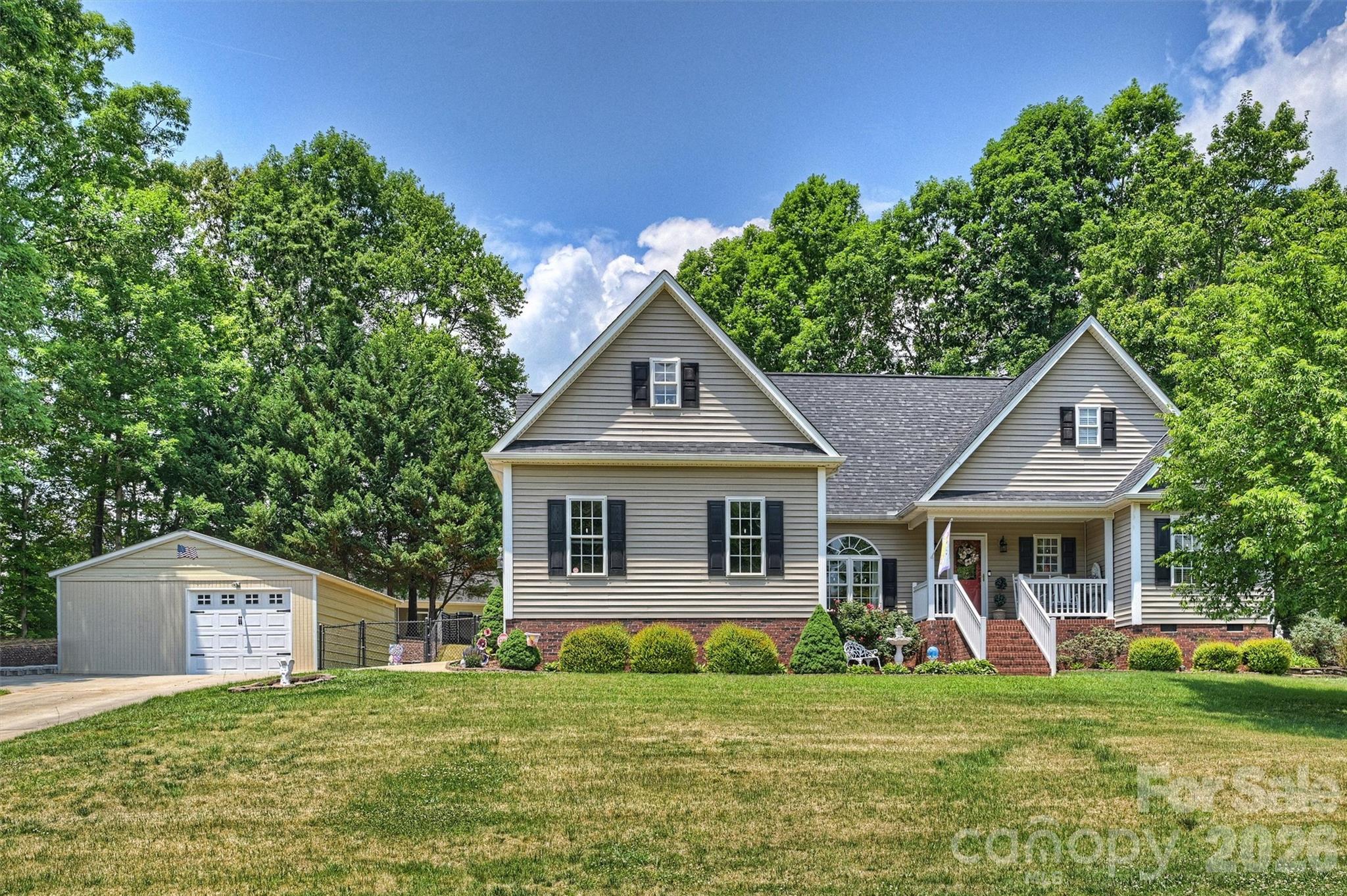 1302 Laurel Woods Drive