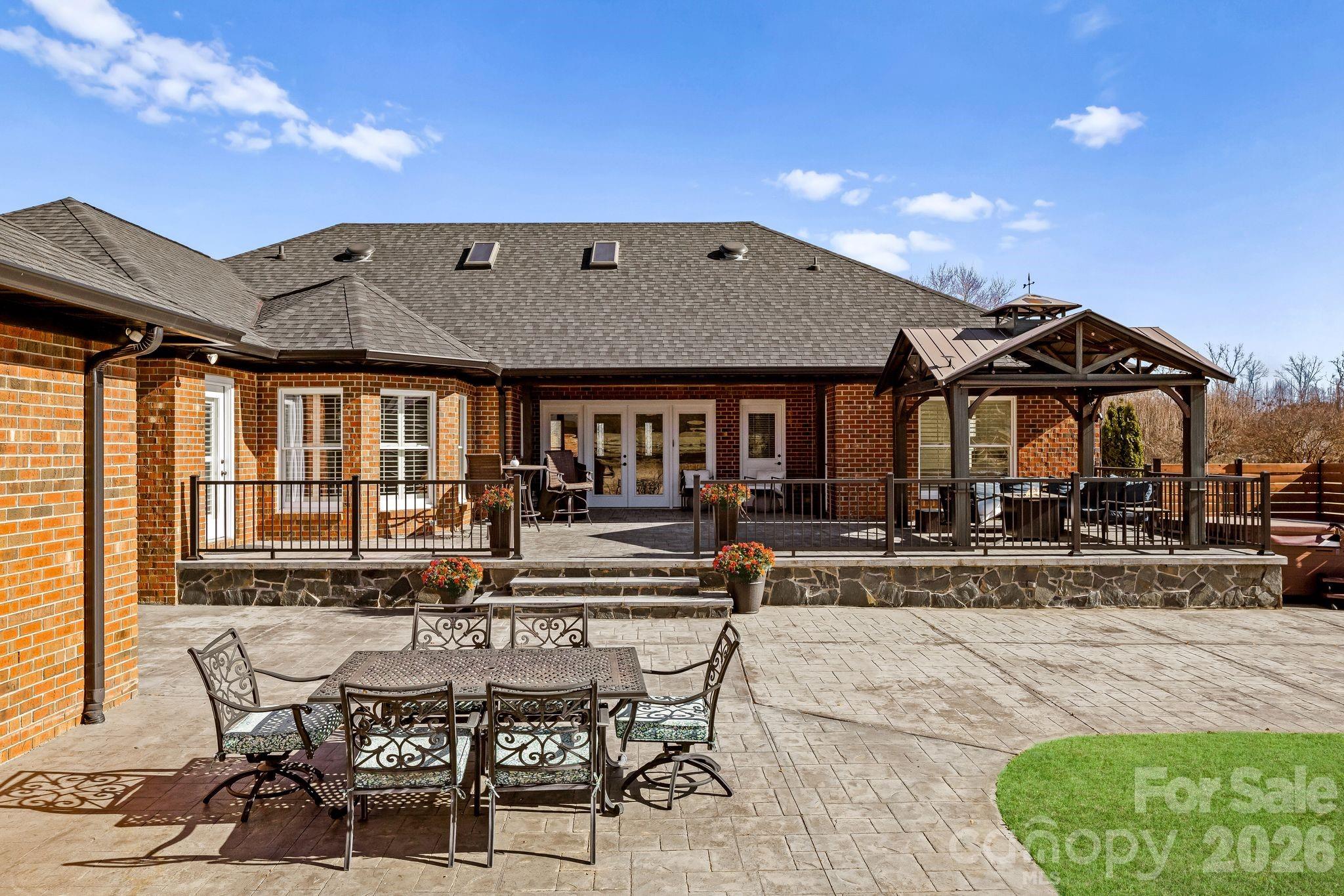 Carolando - Residential