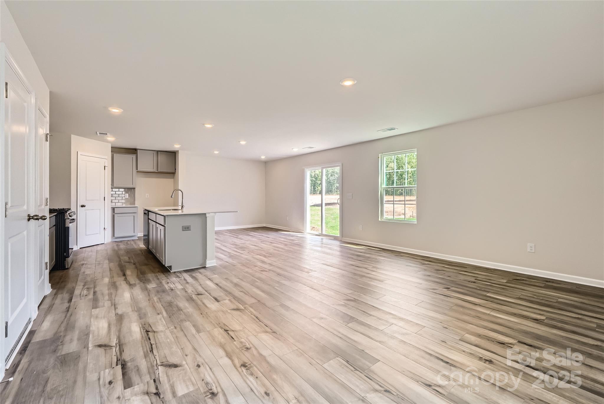 2210 Columbidae Lane