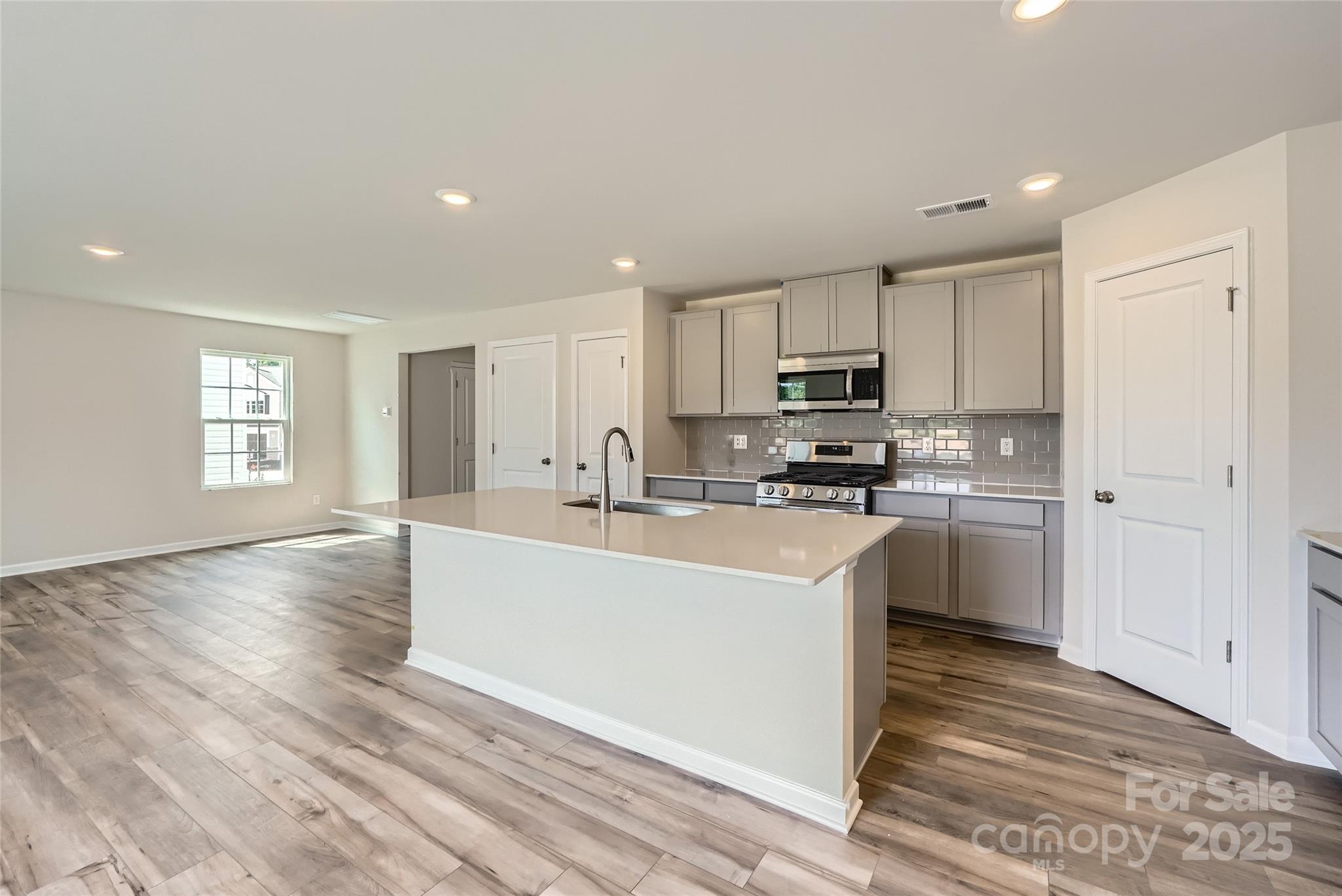 2210 Columbidae Lane