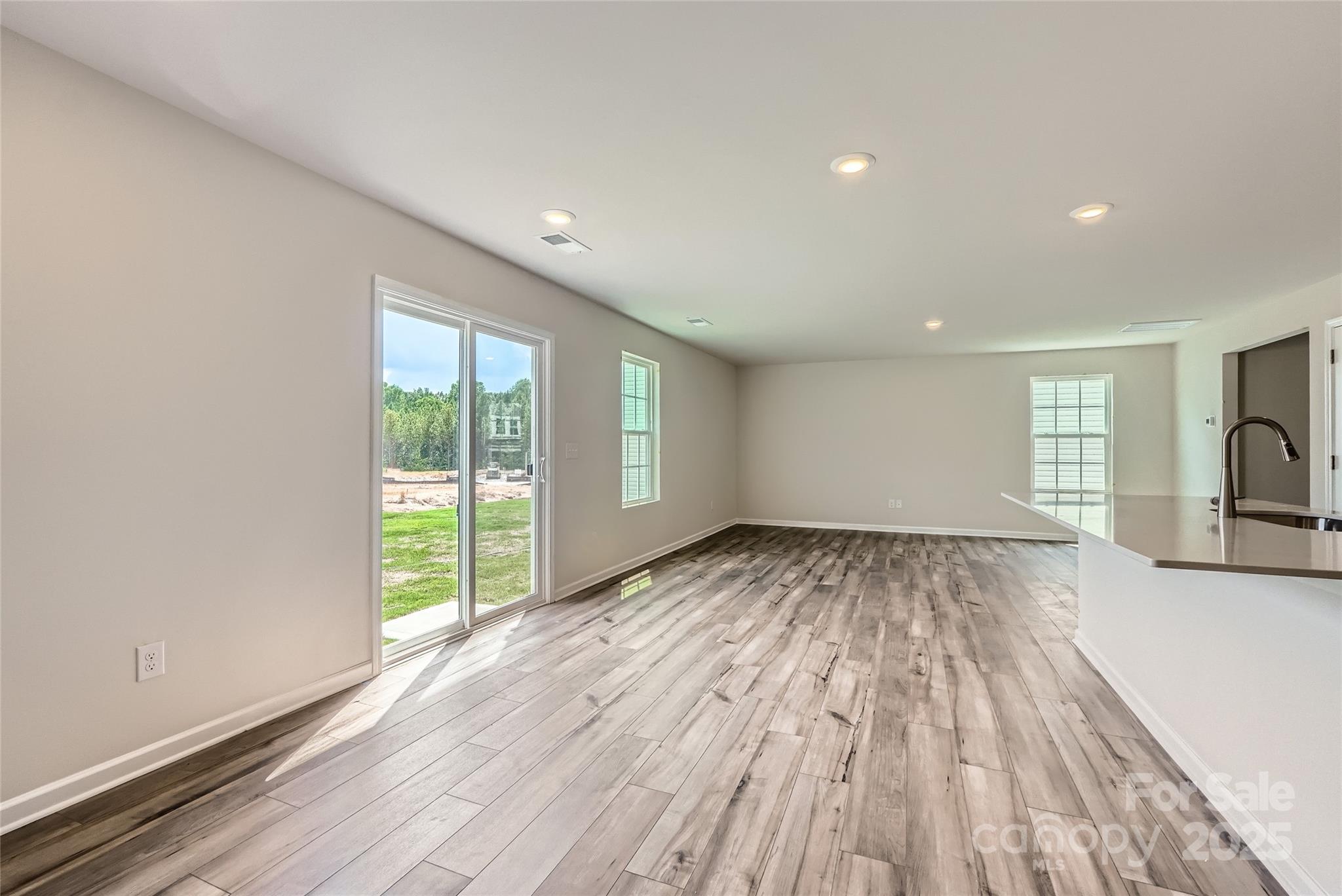 2210 Columbidae Lane