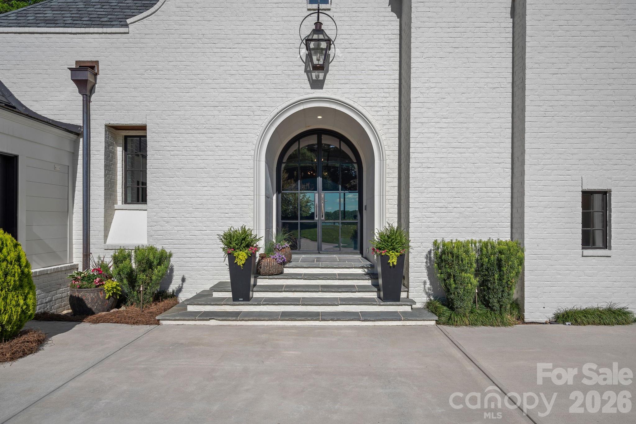 7861 Live Oaks Drive