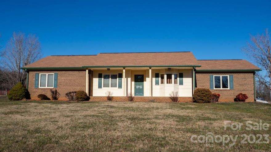 Located in Pleasant Gardens this 3BR/2BA brick ranch w/front porch is ready for new owners. Featuring an entry foyer, great room w/gas fireplace. Kitchen w/dining area & bay window and laundry room all on 0.53 acre level lot! Double attached garage. Deck access from the laundry room, great room and primary bedroom. Deck has afternoon shade. Easy access to Hwy 127, Hickory, groceries & restaurants. Seller is offering $5,000 towards buyers closing cost with acceptable offer.