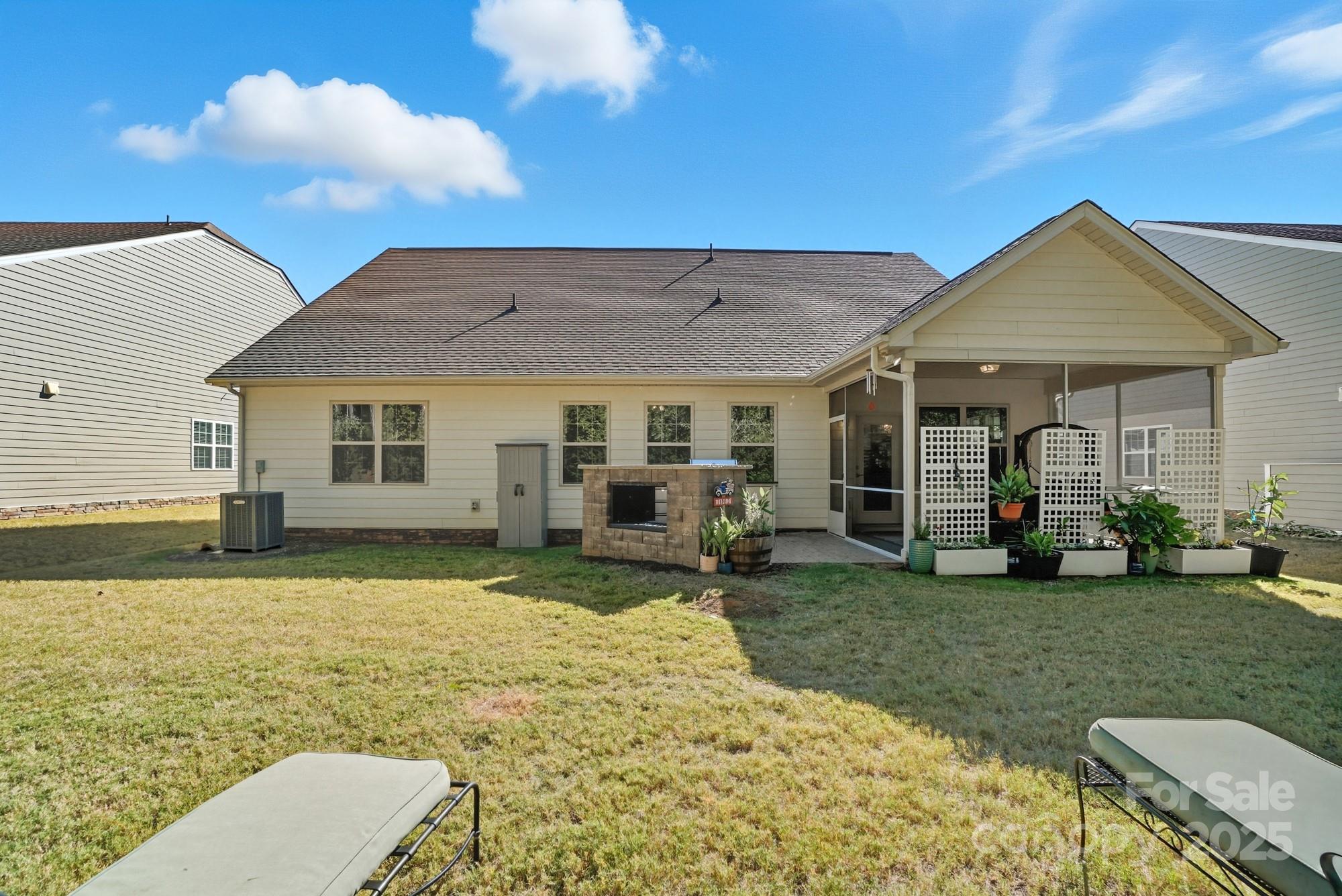 Imagery On Mtn Island - Residential