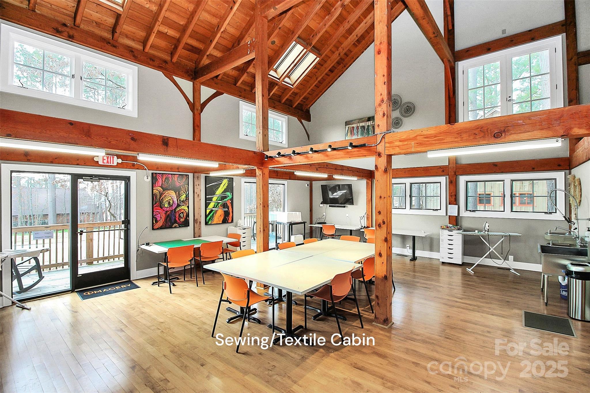 Imagery On Mtn Island - Residential