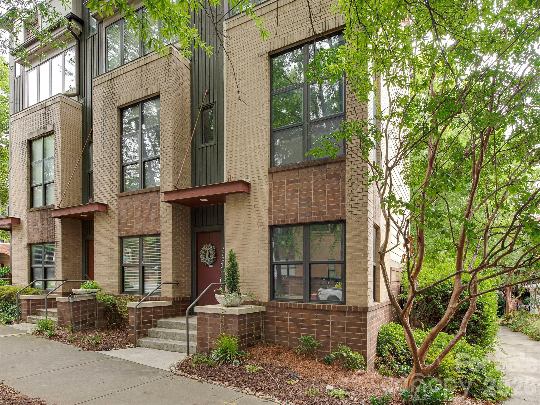 712 N Alexander Street