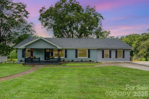 Photo of 1164 Bradford Mountain Road, Lenoir, NC 28645 (MLS # 4369026)