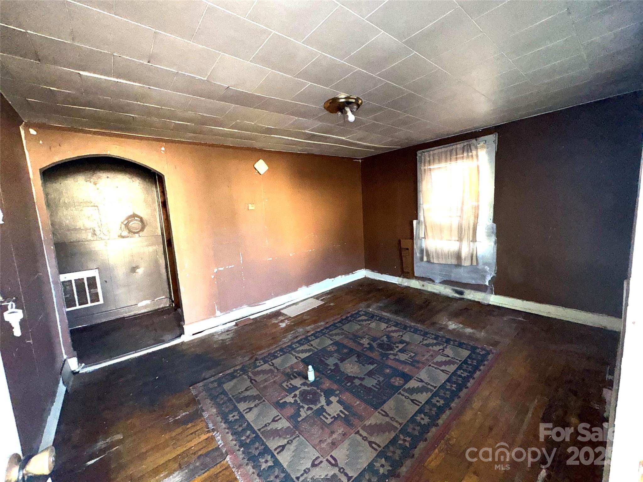 302 Melrose Drive SW