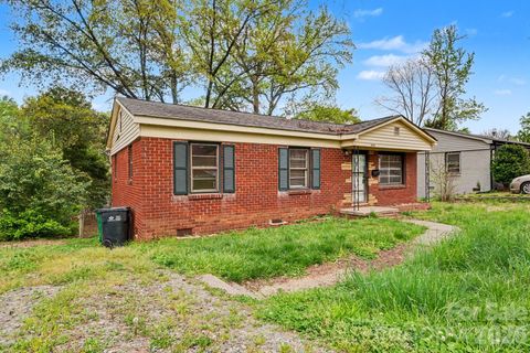 Photo of 4164 Welling Avenue, Charlotte, NC 28208 (MLS # 4359716)