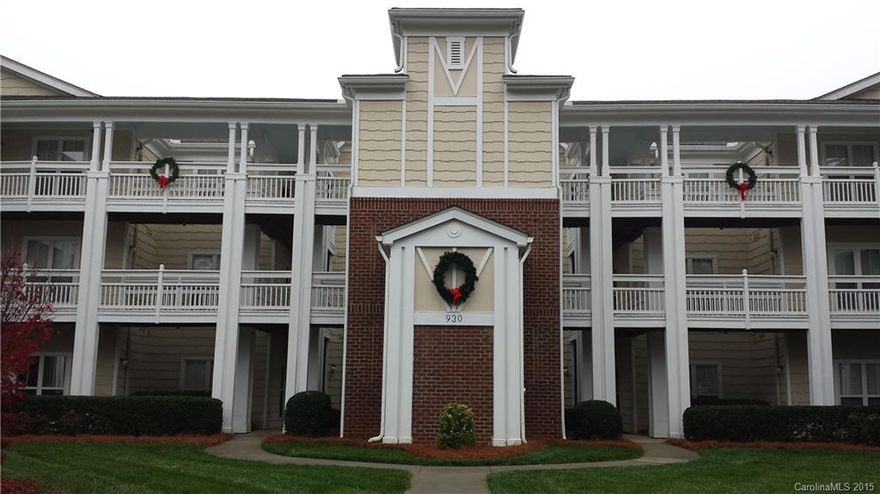 AVAILABLE MARCH 12, 2016
WATERFRONT CONDO - 2nd floor with ELEVATOR - open floor plan - large kitchen w bar/counter, huge walk in master closet, covered patio. Master bedroom and covered patio overlook pool and like. Easy access to I-77, Davidson - shopping etc. Swimming pool , tennis courts.