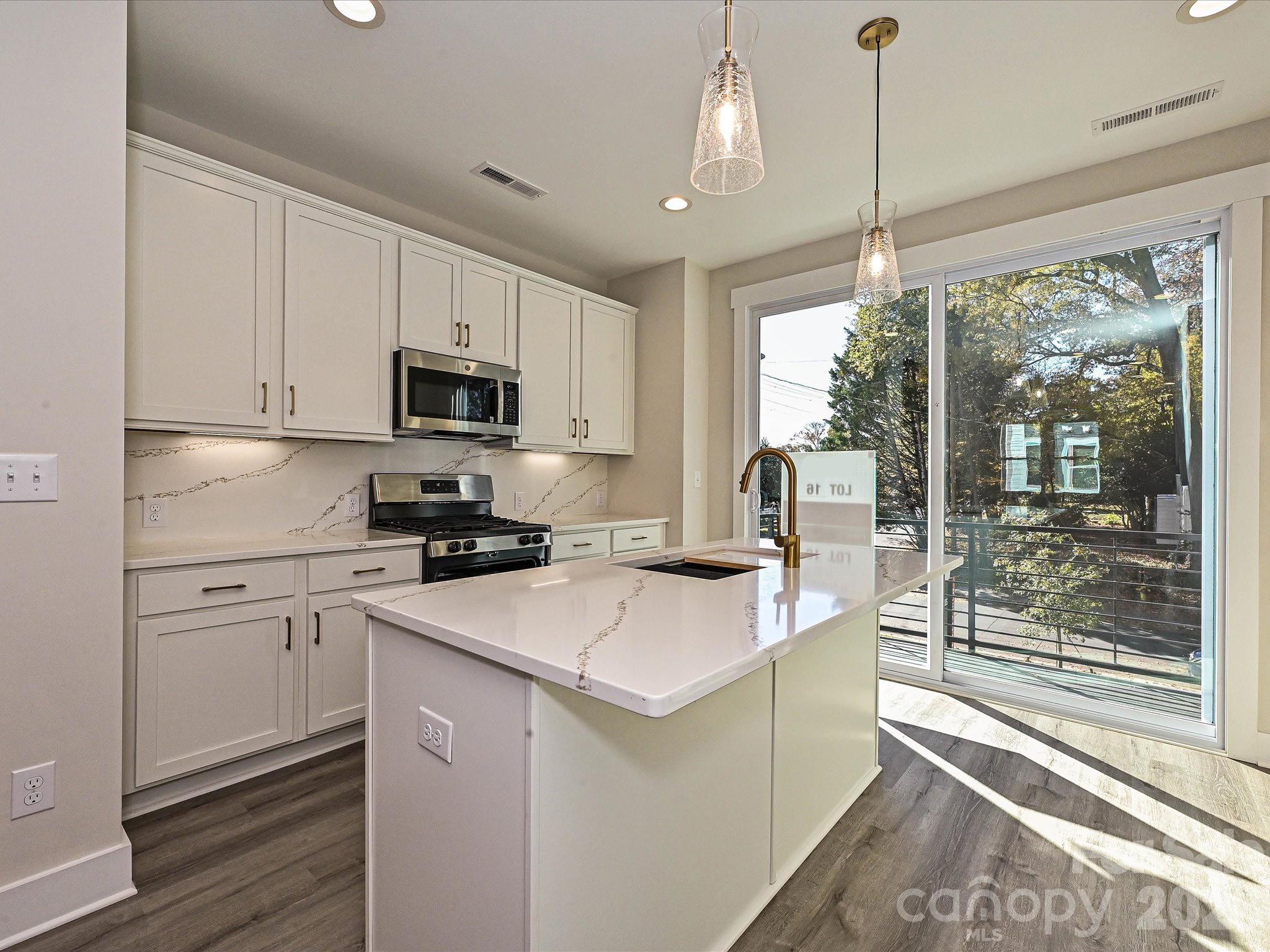 1217 E 34th Street CSW0316