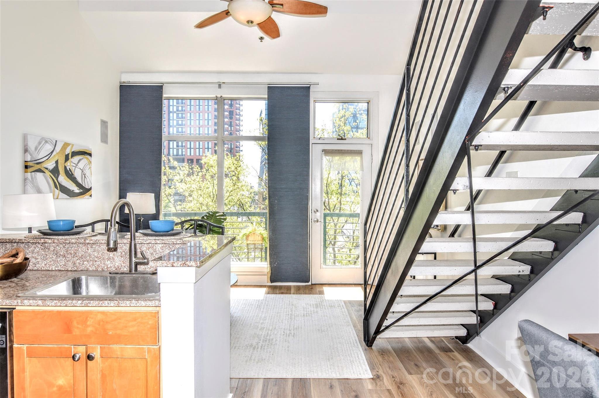 115 E Park Avenue 423