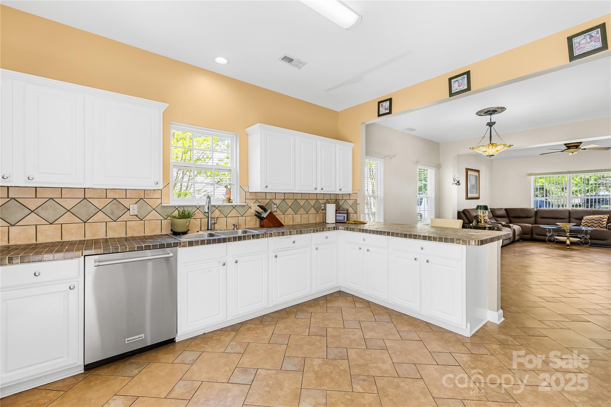 Charlotte, North Carolina 28212, United States, 4 Bedrooms Bedrooms, ,3 BathroomsBathrooms,Residential,Active,111025