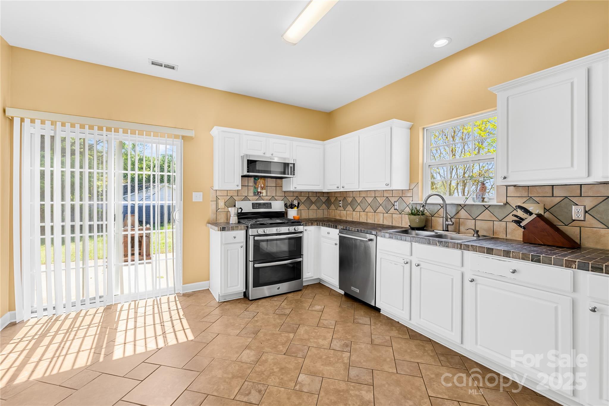 Charlotte, North Carolina 28212, United States, 4 Bedrooms Bedrooms, ,3 BathroomsBathrooms,Residential,Active,111025